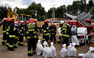 Strażacy ćwiczą we Fromborku ewakuację na wypadek powodzi i śnieżycy